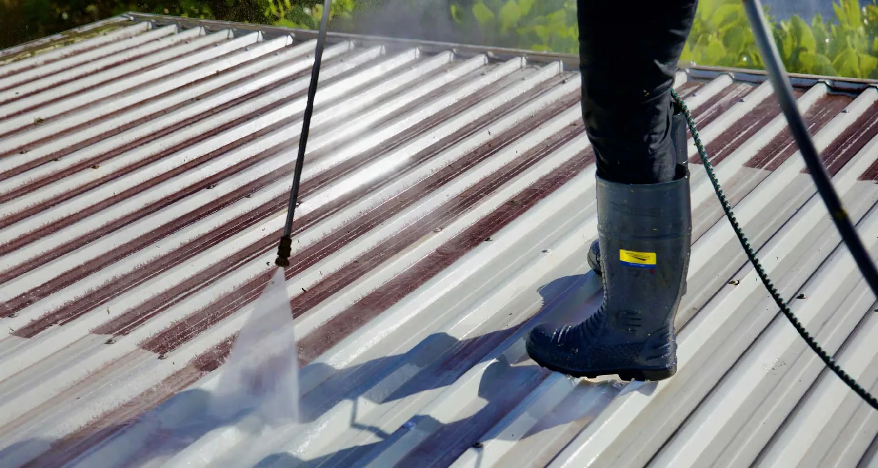 SnoWhite washing an Auckland roof
